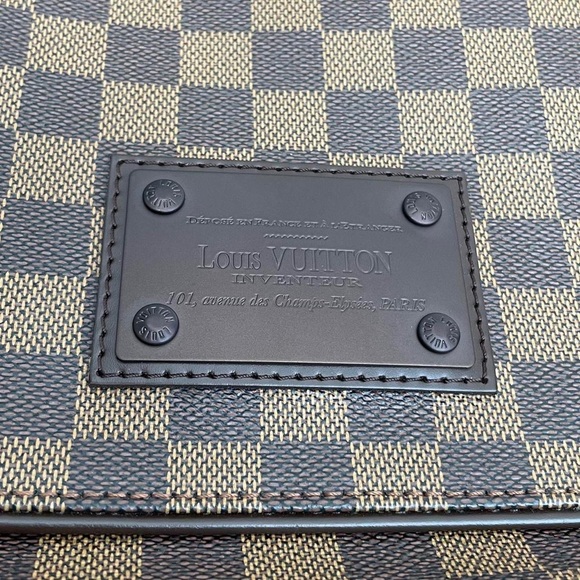 Louis Vuitton Messenger Bag - Picture 3 of 4